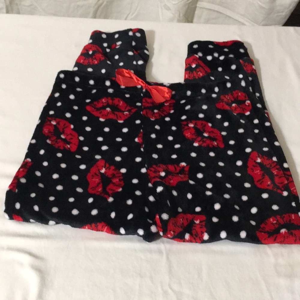 Lounge wear The Weekend  XL black with red lips